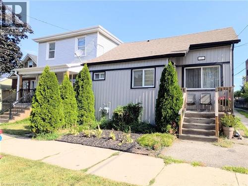 Two-story structure with light grey siding - 7 Campbell Avenue, Hamilton, ON - Outdoor