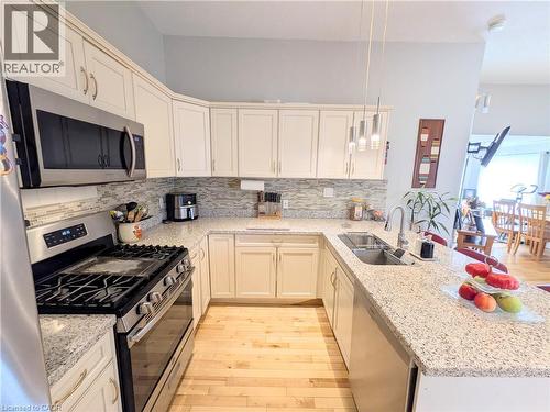 7 Campbell Avenue, Hamilton, ON - Indoor Photo Showing Kitchen With Stainless Steel Kitchen With Double Sink With Upgraded Kitchen