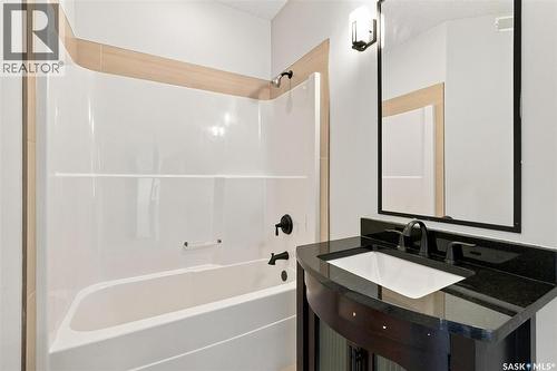 215 Padget Crescent, Saskatoon, SK - Indoor Photo Showing Bathroom