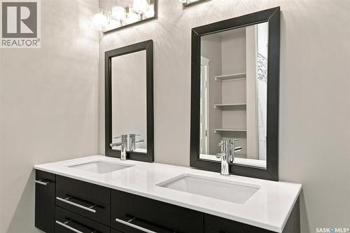215 Padget Crescent, Saskatoon, SK - Indoor Photo Showing Bathroom