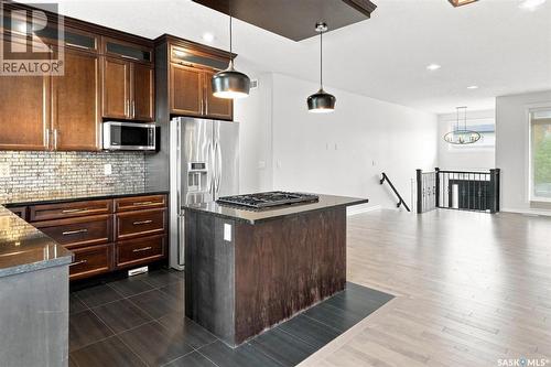 215 Padget Crescent, Saskatoon, SK - Indoor Photo Showing Kitchen With Upgraded Kitchen