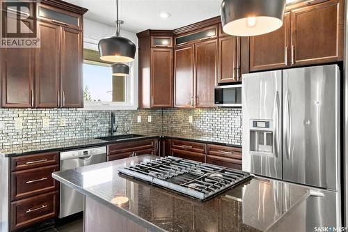 215 Padget Crescent, Saskatoon, SK - Indoor Photo Showing Kitchen With Upgraded Kitchen