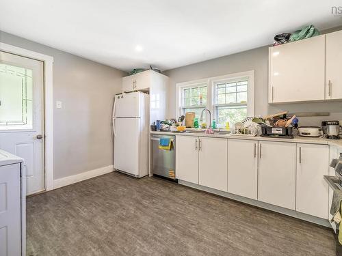 3176/78/80 Stanford Street, Halifax, NS - Indoor Photo Showing Kitchen