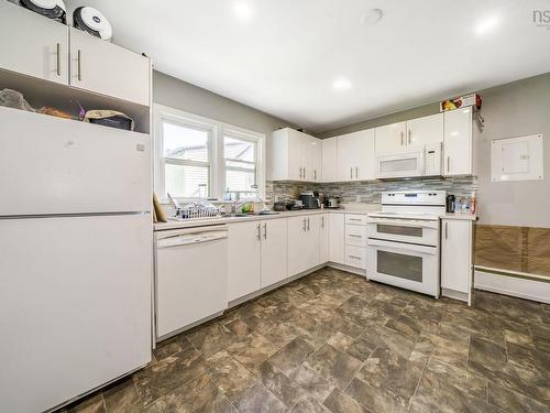 3176/78/80 Stanford Street, Halifax, NS - Indoor Photo Showing Kitchen