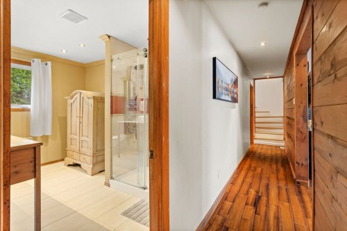 Corridor - 4320 Rue Laval, Chertsey, QC - Indoor Photo Showing Other Room