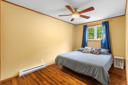 Chambre à coucher - 4320 Rue Laval, Chertsey, QC - Indoor Photo Showing Bedroom
