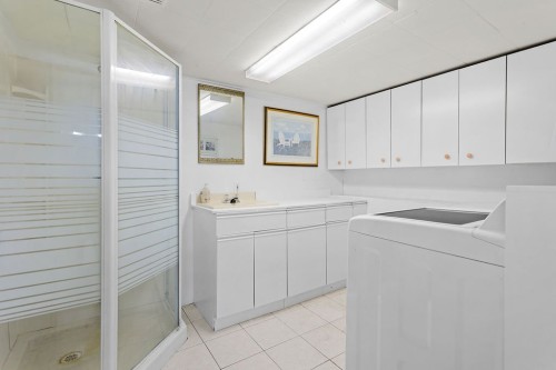 Salle de lavage - 4320 Rue Laval, Chertsey, QC - Indoor Photo Showing Bathroom