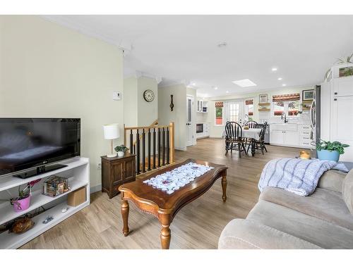 4 Panoramic Place, Paradise, NL - Indoor Photo Showing Living Room