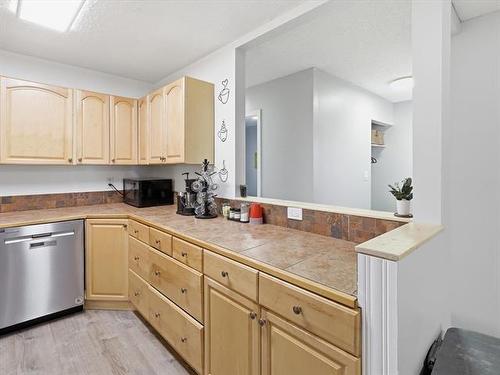 96 Gables Crt, Winnipeg, MB - Indoor Photo Showing Kitchen