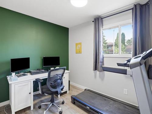 96 Gables Crt, Winnipeg, MB - Indoor Photo Showing Office