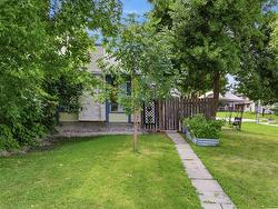 96 Gables CRT  Winnipeg, MB R2C 4H2