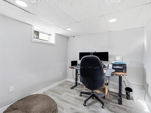 96 Gables Crt, Winnipeg, MB - Indoor Photo Showing Office