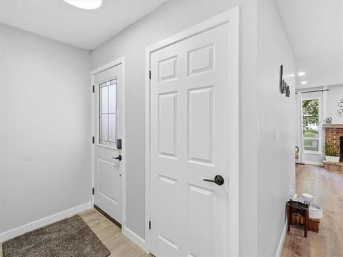 96 Gables Crt, Winnipeg, MB - Indoor Photo Showing Other Room