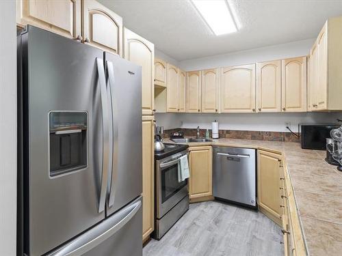 96 Gables Crt, Winnipeg, MB - Indoor Photo Showing Kitchen