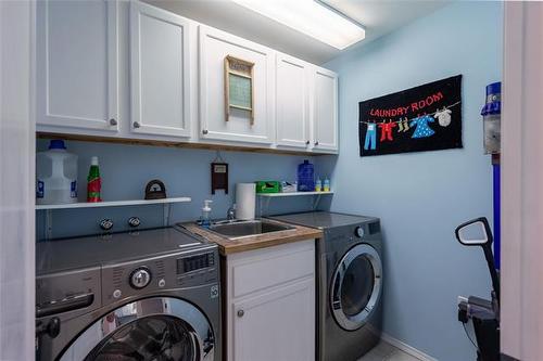 5 Red River Pl, St Andrews, MB - Indoor Photo Showing Laundry Room