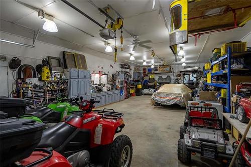 5 Red River Pl, St Andrews, MB - Indoor Photo Showing Garage