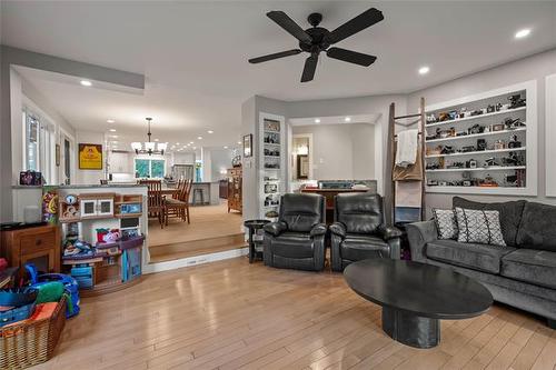 5 Red River Pl, St Andrews, MB - Indoor Photo Showing Living Room