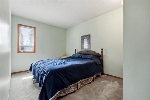 16 Glenthorne Cr, Winnipeg, MB - Indoor Photo Showing Bedroom