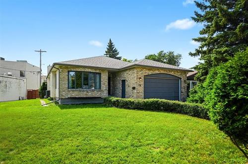 16 Glenthorne CR  Winnipeg, MB R2M 2R4