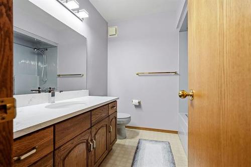 16 Glenthorne Cr, Winnipeg, MB - Indoor Photo Showing Bathroom