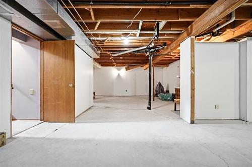 16 Glenthorne Cr, Winnipeg, MB - Indoor Photo Showing Basement
