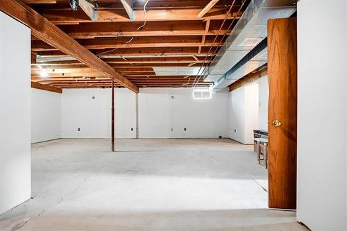 16 Glenthorne Cr, Winnipeg, MB - Indoor Photo Showing Basement