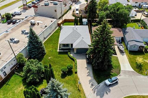 16 Glenthorne Cr, Winnipeg, MB - Outdoor