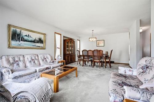 16 Glenthorne Cr, Winnipeg, MB - Indoor Photo Showing Living Room