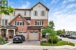 Spacious End-Unit Townhome - 