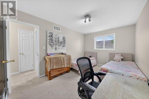 77 - 800 Paramount Drive, Hamilton, ON - Indoor Photo Showing Bedroom