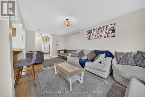 77 - 800 Paramount Drive, Hamilton, ON - Indoor Photo Showing Living Room