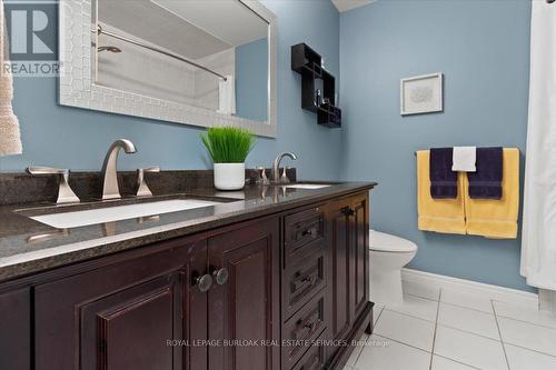 40 Bridgette Drive, Hamilton, ON - Indoor Photo Showing Bathroom