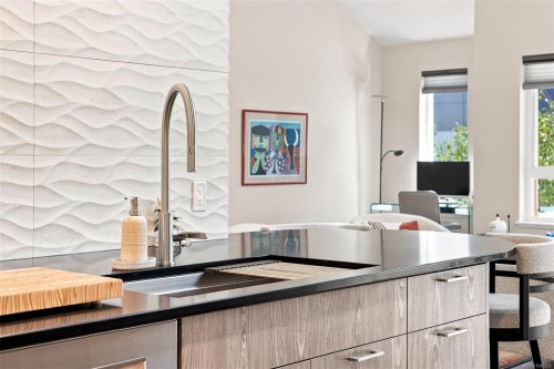 #403-1015 Johnson St, Victoria, BC - Indoor Photo Showing Kitchen