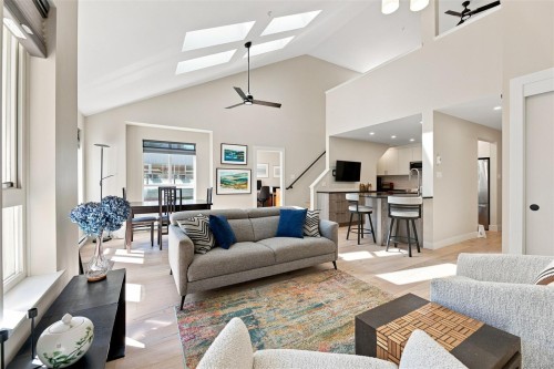 #403-1015 Johnson St, Victoria, BC - Indoor Photo Showing Living Room