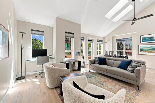 #403-1015 Johnson St, Victoria, BC - Indoor Photo Showing Living Room