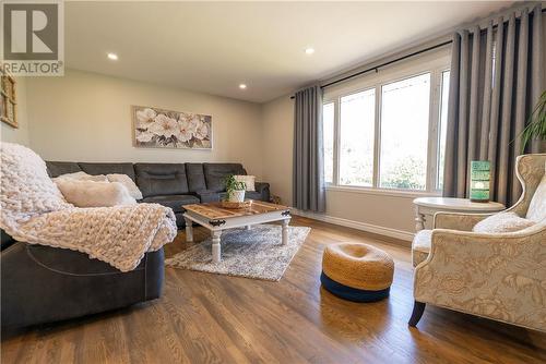 189 Rayside Avenue, Azilda, ON - Indoor Photo Showing Living Room