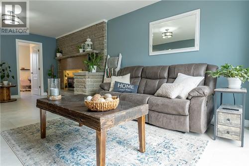 189 Rayside Avenue, Azilda, ON - Indoor Photo Showing Living Room