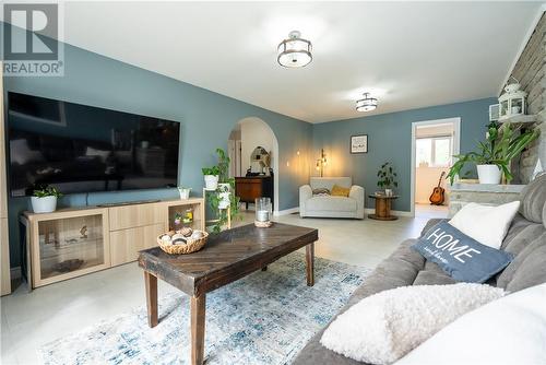189 Rayside Avenue, Azilda, ON - Indoor Photo Showing Living Room