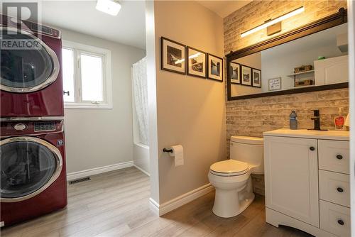 189 Rayside Avenue, Azilda, ON - Indoor Photo Showing Laundry Room
