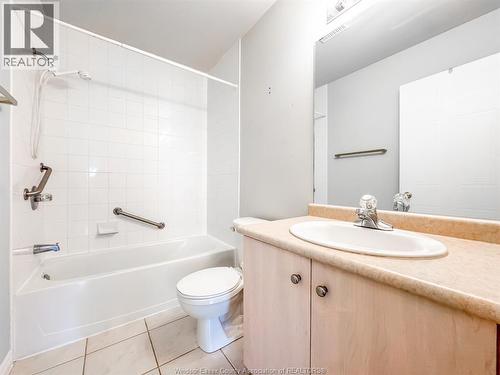 1655 Grand Marais Unit# 310, Windsor, ON - Indoor Photo Showing Bathroom