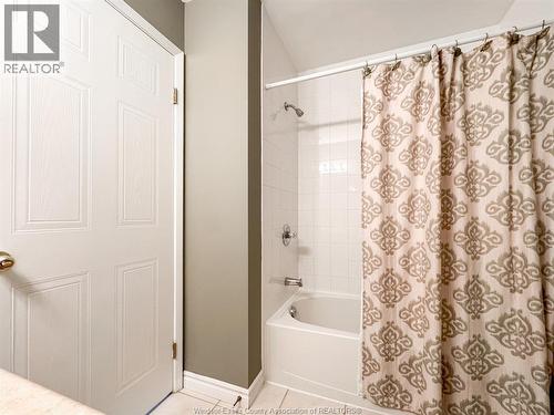 1655 Grand Marais Unit# 310, Windsor, ON - Indoor Photo Showing Bathroom