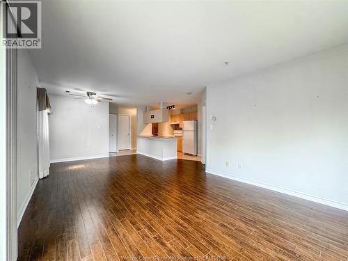 1655 Grand Marais Unit# 310, Windsor, ON - Indoor Photo Showing Living Room