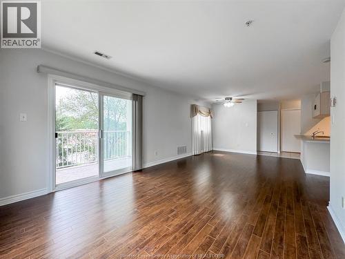 1655 Grand Marais Unit# 310, Windsor, ON - Indoor Photo Showing Living Room