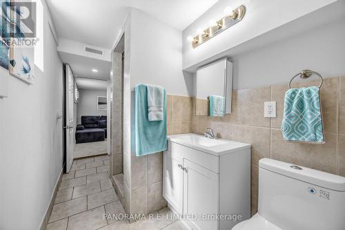 14 Agar Crescent, Toronto, ON - Indoor Photo Showing Bathroom
