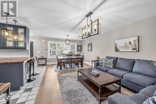 14 Agar Crescent, Toronto, ON - Indoor Photo Showing Living Room
