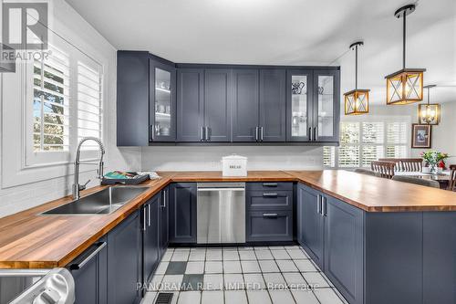 14 Agar Crescent, Toronto, ON - Indoor Photo Showing Kitchen