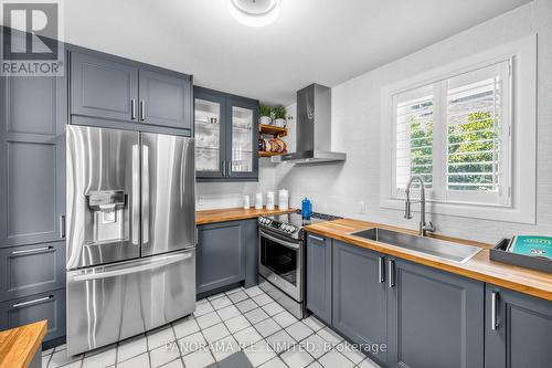 14 Agar Crescent, Toronto, ON - Indoor Photo Showing Kitchen With Upgraded Kitchen