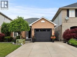 40 BRIDGETTE Drive  Hamilton, ON L9A 5J8