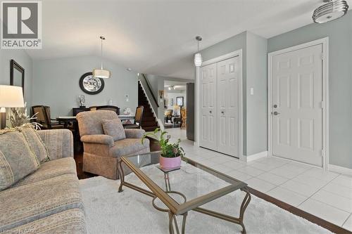 40 Bridgette Drive, Hamilton, ON - Indoor Photo Showing Living Room