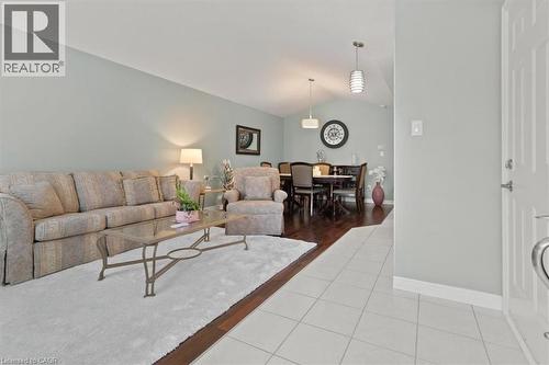 40 Bridgette Drive, Hamilton, ON - Indoor Photo Showing Living Room